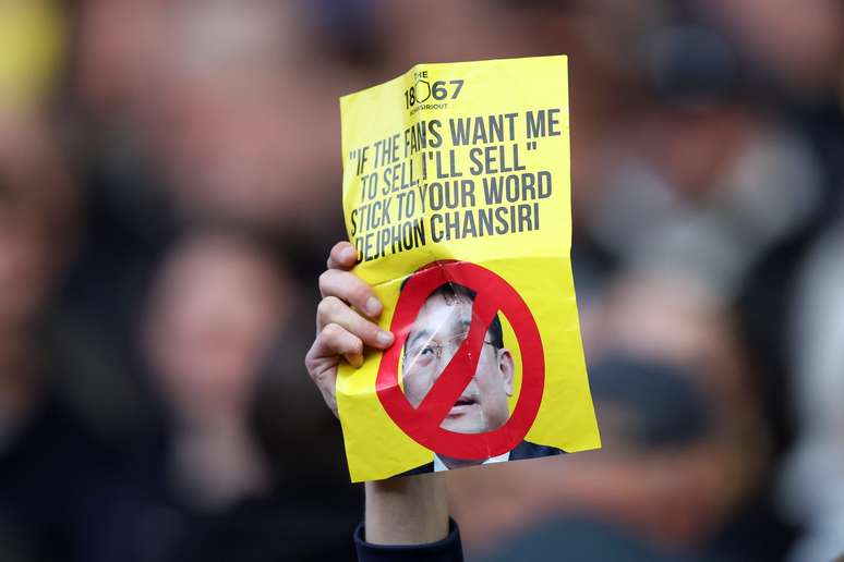 Protestos pedindo a sa&iacute;da de Chansiri do clube 