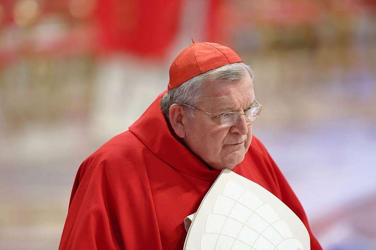 O cardeal americano Raymond Burke vai celebrar uma Missa Tridentina na Bas&iacute;lica de S&atilde;o Pedro, no Vaticano