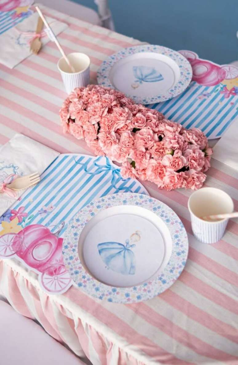 Papelaria personalizada da festa de tr&ecirc;s anos de Maria Flor