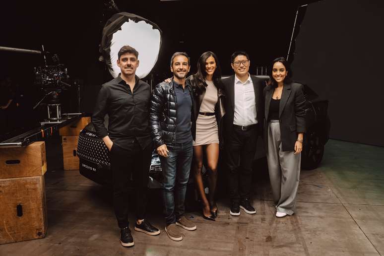 Thiago Marques, Martin Maggio, Bruna Marquezine, Peng Hu e Juliana Montesanti 
