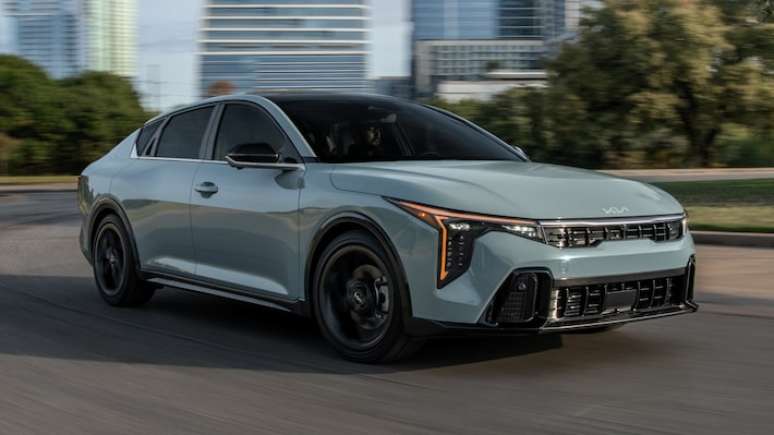 Sucessor do Cerato, novo sed&atilde; m&eacute;dio chegar&aacute; importado do M&eacute;xico no in&iacute;cio de 2026 com motor a gasolina