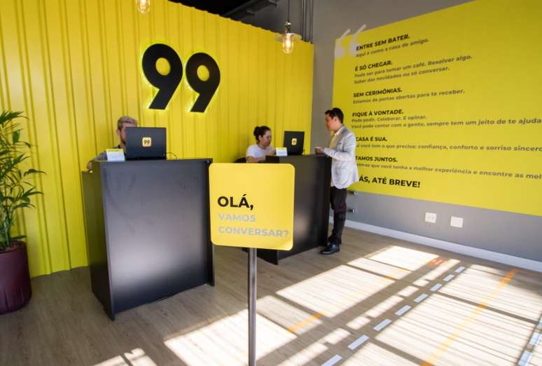 A 99 investe em educação no trânsito com cursos, parcerias e conteúdo para motoristas e motociclistas parceiros