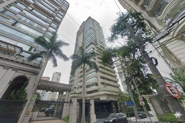 Ao centro, o prédio onde Faustão tinha uma cobertura e que apareceu em cena de 'Três Graças'