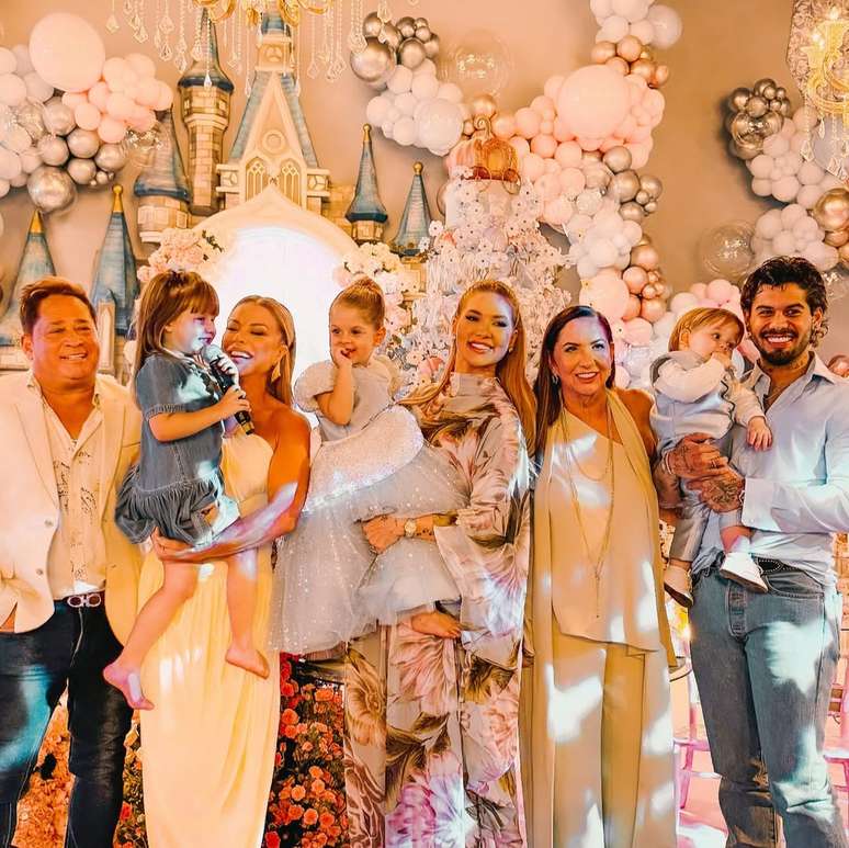 Leonardo comemora aniversário da neta Maria Flor