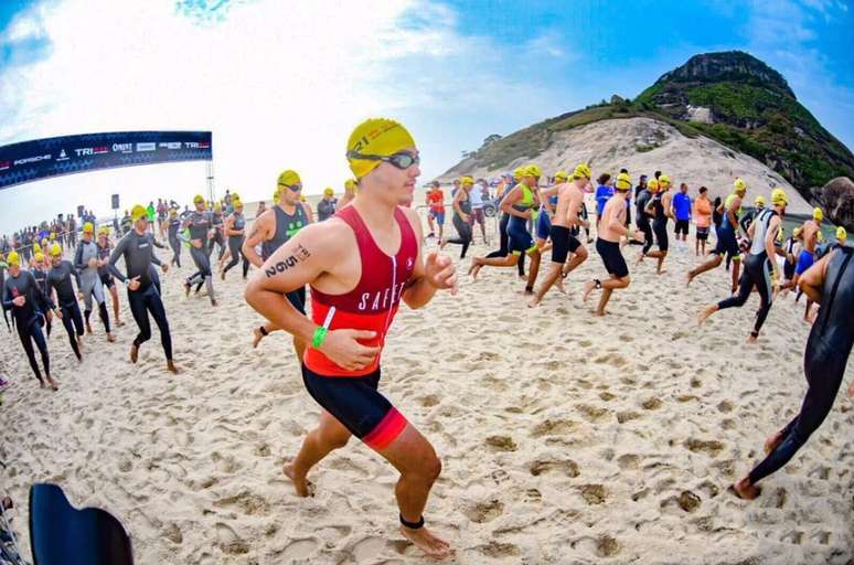 Nicolas Prattes does triathlon