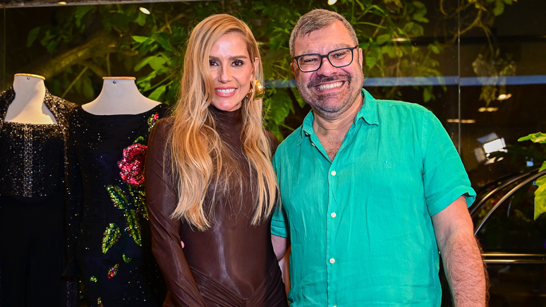 Hebe's son sells his mother's pieces at Deborah Secco's thrift store