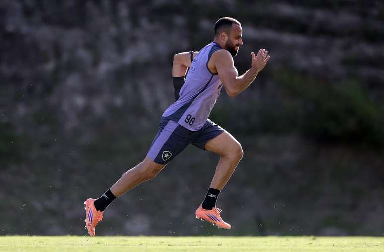 Arthur Cabral vira op&ccedil;&atilde;o para o t&eacute;cnico do Botafogo &ndash;