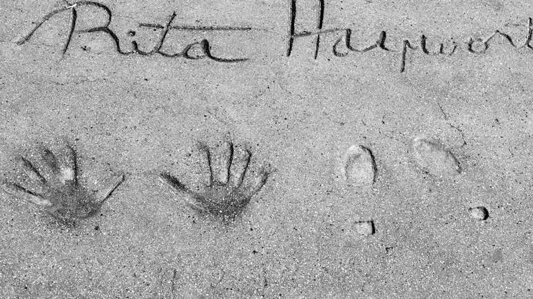 Ao longo da vida profissional, Hayworth acumulou pr&ecirc;mios, estrelou filmes de sucesso e foi uma das celebridades mais fotografadas do seu tempo, sendo frequentemente vista nas capas de revistas &ndash; depositphotos.com / ssviluppo