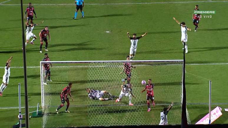 Corinthians bate o Vit&oacute;ria com gol de Charles &ndash;