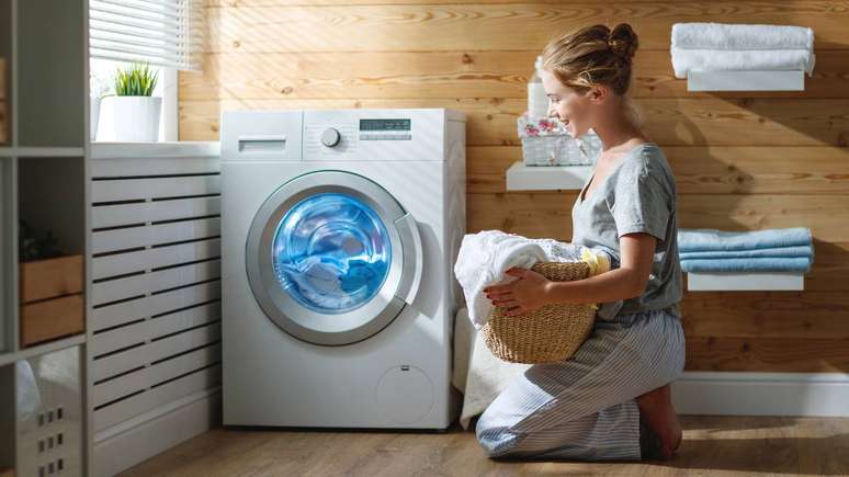 Essa dica faz com que suas ropas n&atilde;o saiam com vincos e amassados dif&iacute;ceis de remover ap&oacute;s a lavagem &ndash; depositphotos.com / evgenyataman