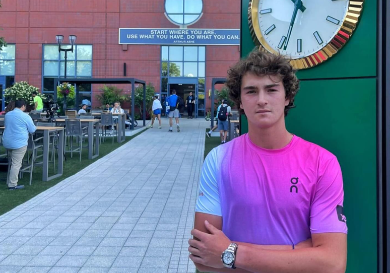 Em agosto de 2024, Jo&atilde;o Fonseca anunciou seu primeiro grande contrato de patroc&iacute;nio, com a marca su&iacute;&ccedil;a de rel&oacute;gios de luxo Rolex