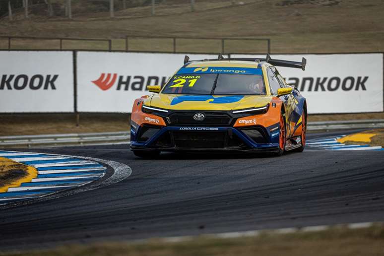 Camilo sai na ponta pela primeira vez na temporada.