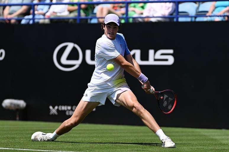 Andre Agassi, um dos maiores nomes da hist&oacute;ria do t&ecirc;nis, destaca a capacidade de Fonseca de bater na bola com for&ccedil;a de qualquer lugar, sem perder o equil&iacute;brio