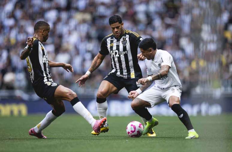 Hulk teve uma finaliza&ccedil;&atilde;o perigosa no segundo tempo &ndash;