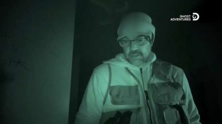 The host discovers that his wife had planned to kill him during a visit to a haunted asylum The host discovers that his wife had planned to kill him during a visit to a haunted asylum