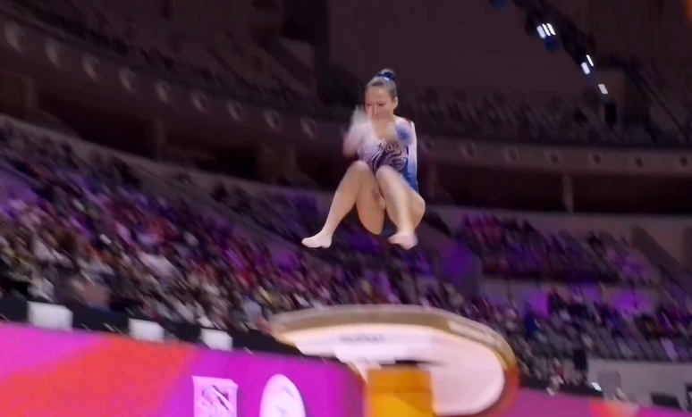 Deng Yalan tinha chances de garantir uma medalha na modalidade, e tentou arriscar no salto