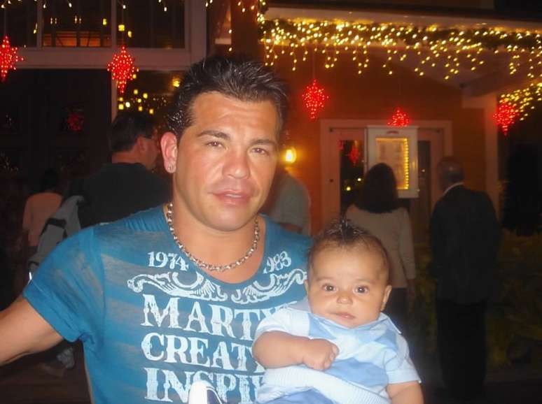 Arturo Gatti with his son, Arturo Gatti Jr. Arturo Gatti with his son, Arturo Gatti Jr.
