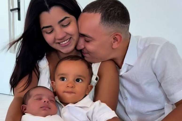 Ary Mirellly, Jo&atilde;o Gomes e os dois filhos do casal