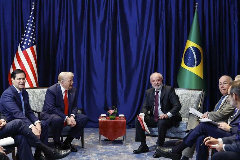 Presidente da República, Luís Inácio Lula da Silva, durante Encontro com o Presidente dos Estados Unidos, Donald Trump, durante o 47ª Cúpula da Associação de Nações do Sudeste Asiático 