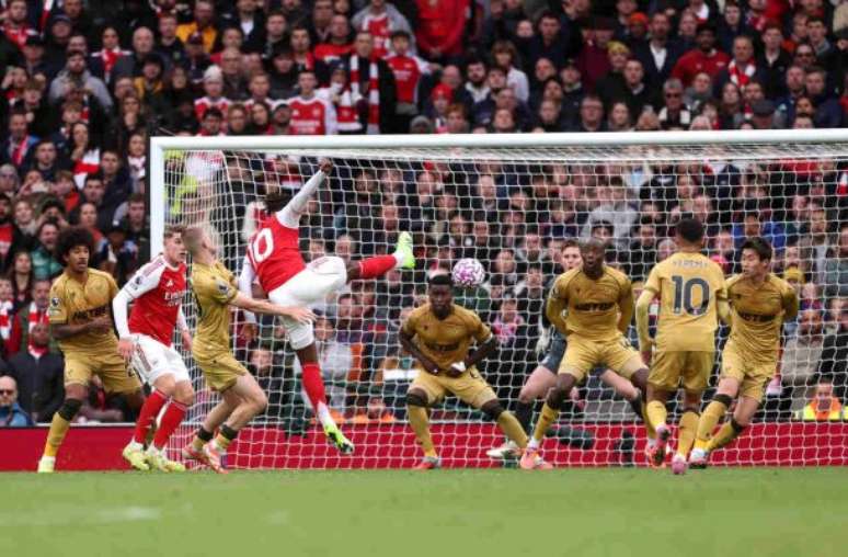 Arsenal celebra o gol de Eze sobre o Crystal Palace.