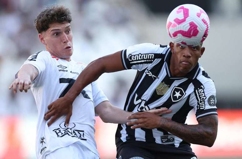 Botafogo ficou na frente em duas oportunidades, mas acabou ficando no empate &ndash;