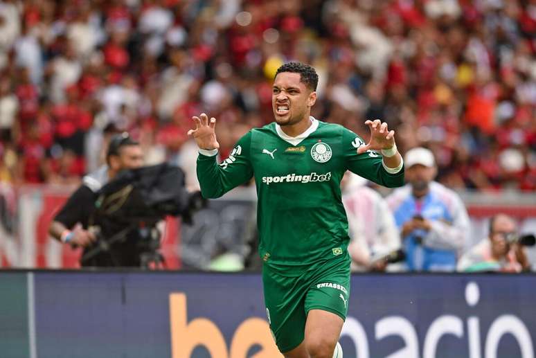 Vitor Roque (Palmeiras) celebrando seu gol contra o Flamengo, no dia 19.10.2025 
