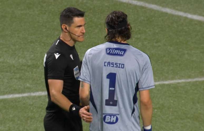 C&aacute;ssio recebeu a agress&atilde;o na reta final de jogo &ndash;