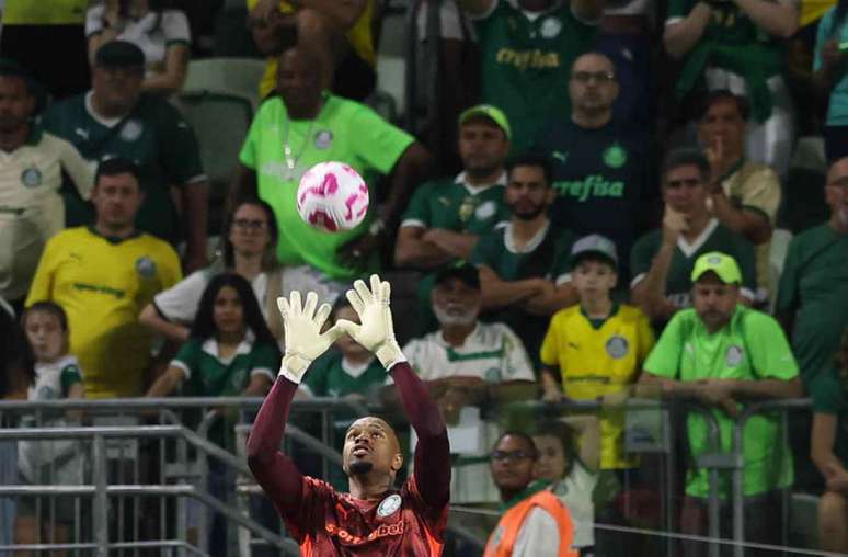 Carlos Miguel se destacou no empate sem gols contra o Cruzeiro &ndash;