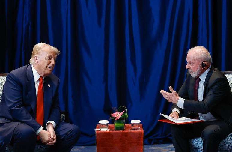 Lula e Trump durante reuni&atilde;o na Mal&aacute;sia