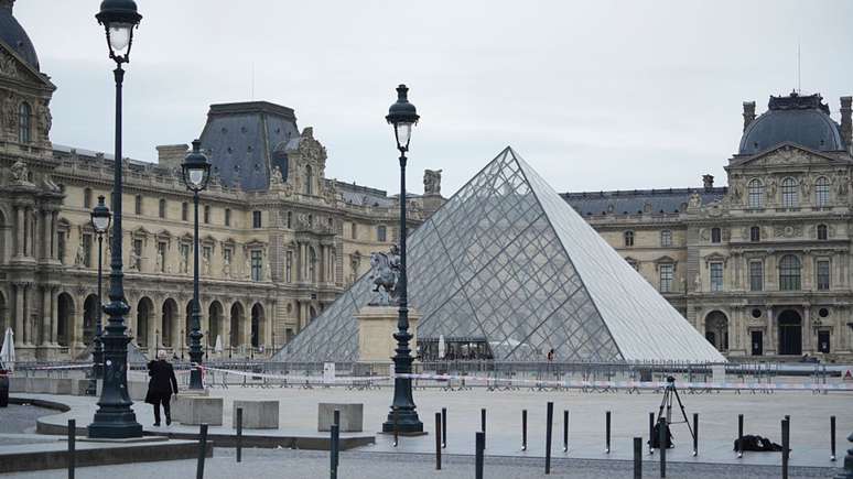 French authorities arrest two suspects involved in the Louvre robbery French authorities arrest two suspects involved in the Louvre robbery