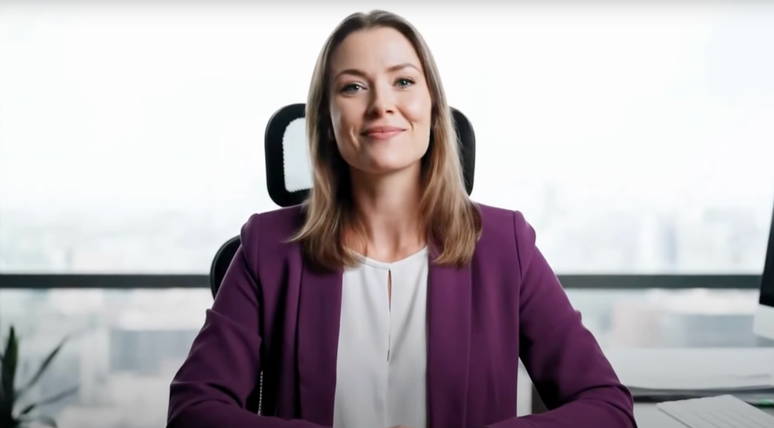 Avatar da plataforma SophIA, feito por empresa com intelig&ecirc;ncia artificial, d&aacute; as boas vindas ao candidato em um processo seletivo