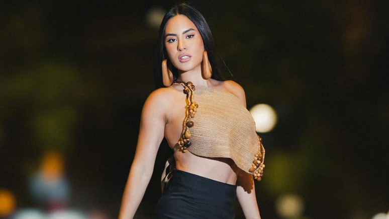 Ex-BBB Isabelle Oliveira esbanja carisma em ensaio fotográfico