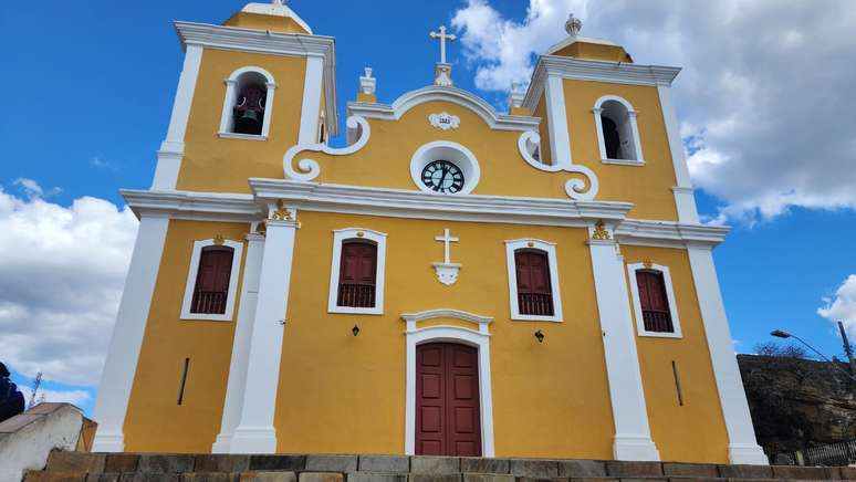 A Par&oacute;quia de S&atilde;o Tom&eacute; das Letras (MG) fica no centro da cidade.