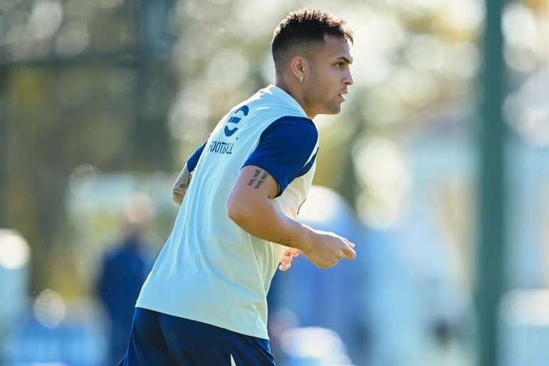 Lautaro Mart&iacute;nez durante treinamento da Inter de Mil&atilde;o &ndash;