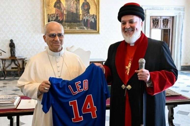 Torcedor do White Sox, Leão XIV ganhou uniforme do Chicago Cubs