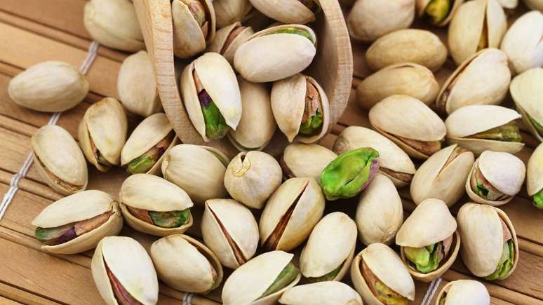O pistache &eacute; conhecido por possuir uma casca fina, colora&ccedil;&atilde;o verde intensa devido &agrave; clorofila e sabor marcante levemente adocicado &ndash; depositphotos.com / graletta