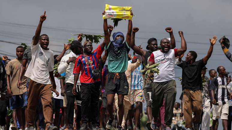 Apoiadores do candidato Issa Tchiroma protestaram em Duala