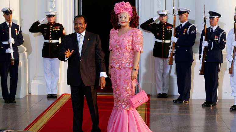 O presidente e sua esposa, Chantal Biya, no jantar oficial da C&uacute;pula de L&iacute;deres dos Estados Unidos e &Aacute;frica oferecido pelo presidente Barack Obama na Casa Branca em 2014