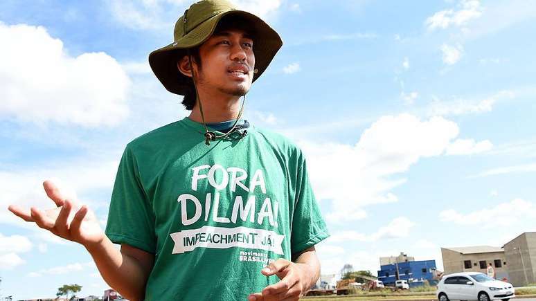 Deputado, ent&atilde;o com 19 anos, durante manifesta&ccedil;&otilde;es pelo impeachment