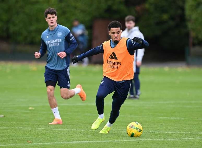 Jogadores do Arsenal em atividade de prepara&ccedil;&atilde;o para enfrentar o Brighton &ndash;