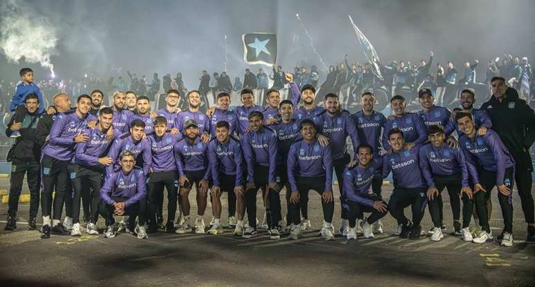 Racing fans celebrate before 'decision' – Racing fans celebrate before 'decision' –