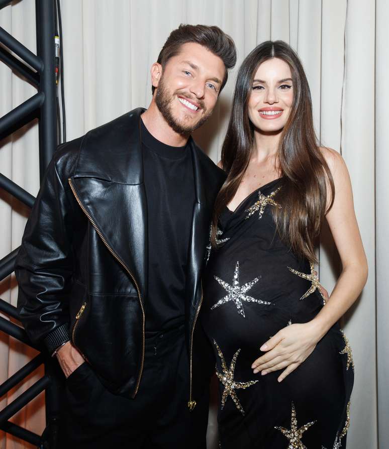 Klebber Toledo e Camila Queiroz 