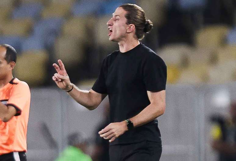 Filipe Lu&iacute;s n&atilde;o conta com Pedro contra o Racing &ndash; FOTO: GILVAN DE SOUZA / FLAMENGO