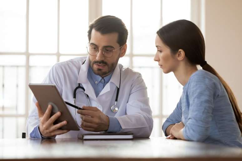 Diante de dor de cabe&ccedil;a persistente, o ideal &eacute; buscar avalia&ccedil;&atilde;o m&eacute;dica 