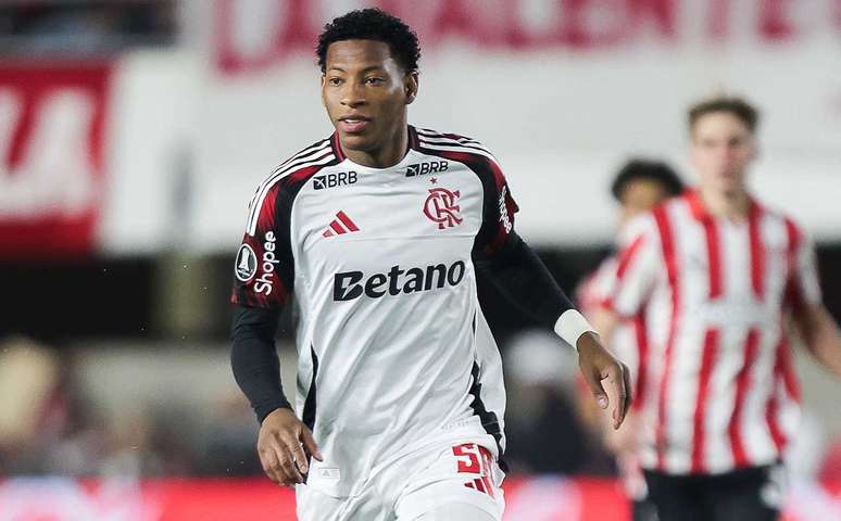 Plata pode ser op&ccedil;&atilde;o, mas convive com cr&iacute;ticas como camisa 9 &ndash;