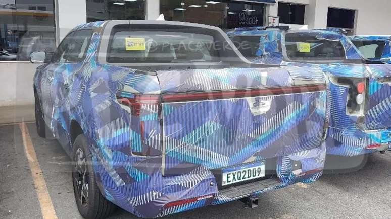 Nova picape anti-Toro da BYD flagrada no Brasil