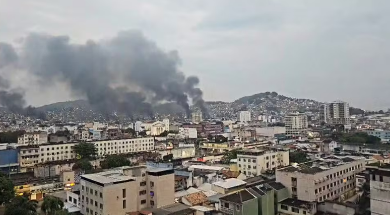 Bandidos fizeram inúmeras barricadas pela cidade do Rio de Janeiro