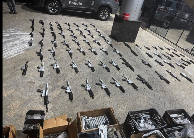 Dep&oacute;sito com fuzis fabricados de forma clandestina, no interior de S&atilde;o Paulo