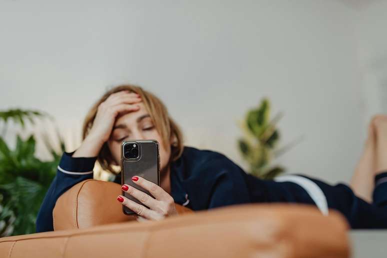 How Social Media Affects Your Energy (And What to Do About It) How Social Media Affects Your Energy (And What to Do About It)