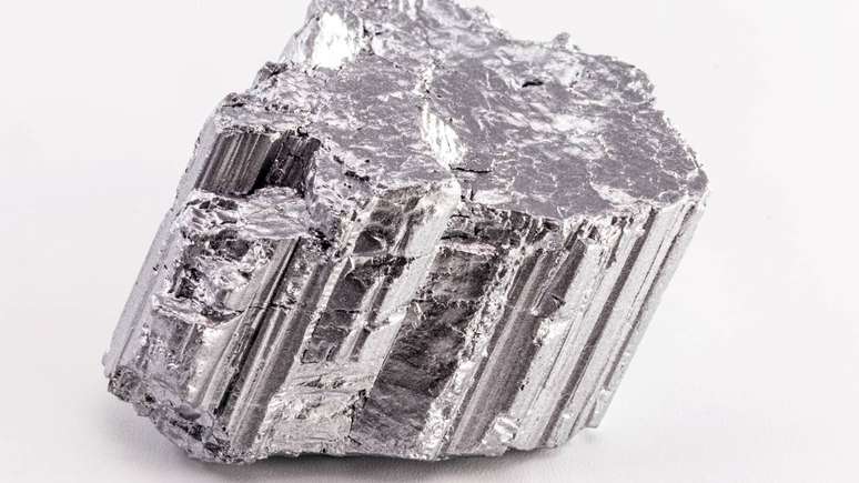 Neodímio, o minério magnético mais forte do mundo, utilizado na indústria tecnológica – depositphotos.com / robertohunger